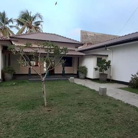 Golden Star Beach Hotel Negombo Kültér fotó