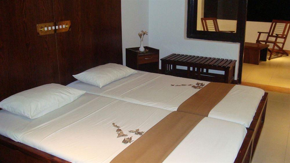 Golden Star Beach Hotel Negombo Kültér fotó